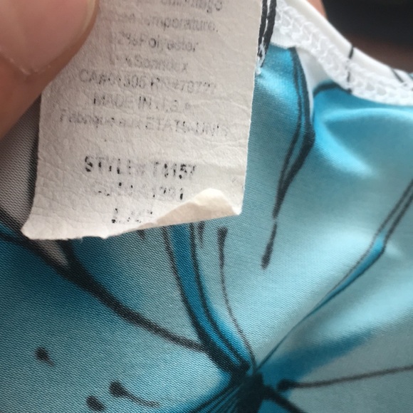 Floral Cut-Out Sleeveless Top - Light & Breezy! - Picture 7 of 8